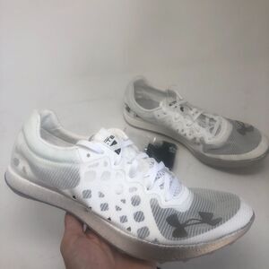 Under Armour 3027568-100 Shakedown Elite Breeze White Track & Field Shoes SZ 9.5